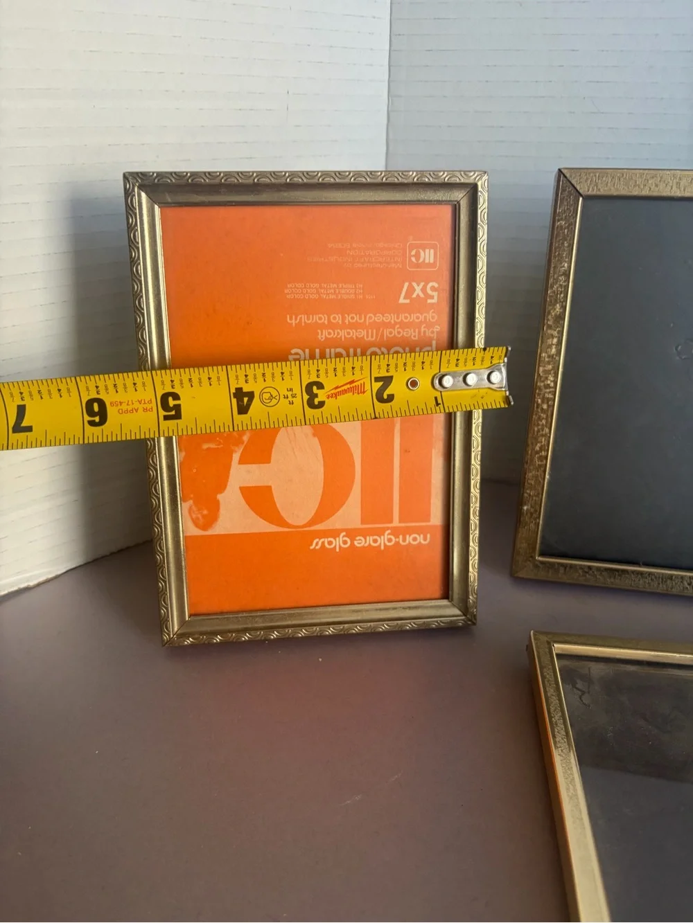 Vintage-Style Gold Photo Frame - Classic Home Accent
